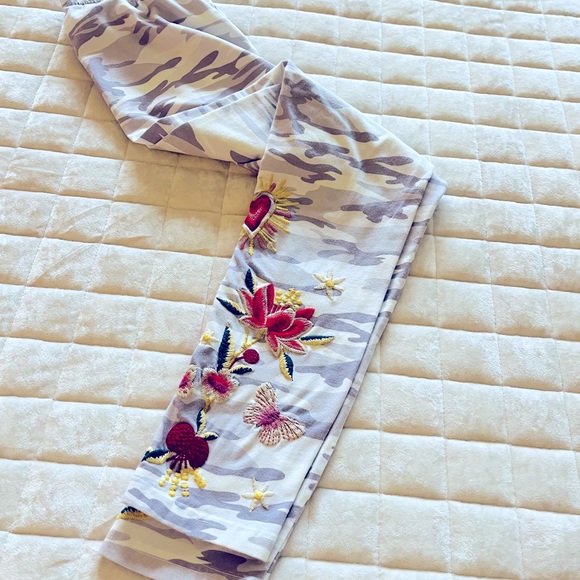 Johnny Was Zoe Maura Camo Legging - Picture 6 of 7